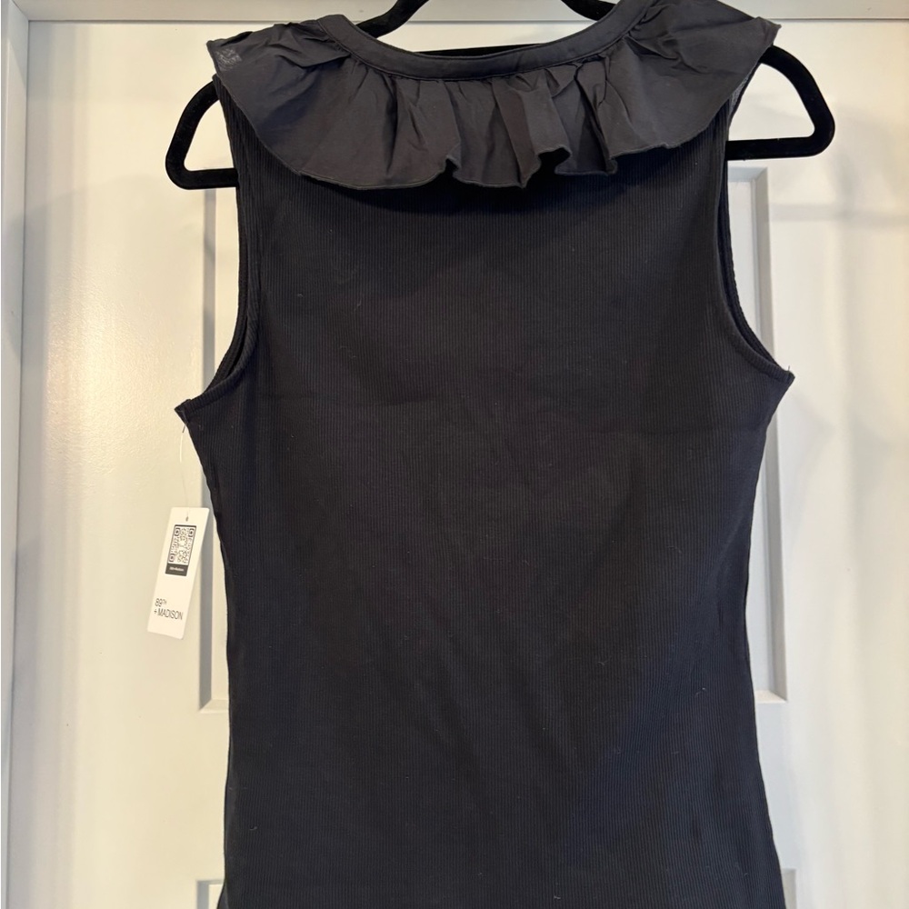 NWT Black Ruffled V-Neck Women's Top - Size Medium - Picture 3 of 8